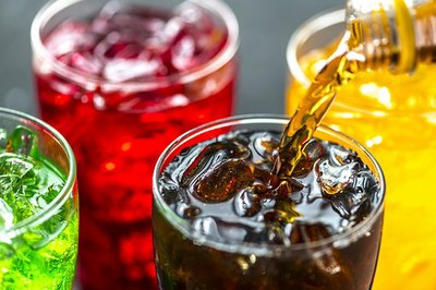 Azukredun edariek gibeleko gantza areagotzen dute gehiegizko pisua duten adingabeetan