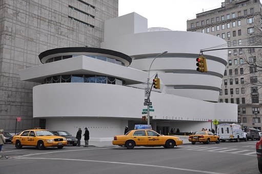 Lau beka New Yorkeko Solomon R. Guggenheim Museum-en praktikak egiteko